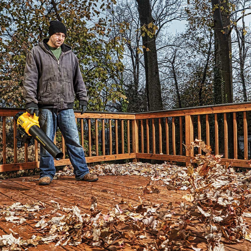 DeWALT DCKO975M1 20V Cordless String Trimmer/Blower Combo Kit