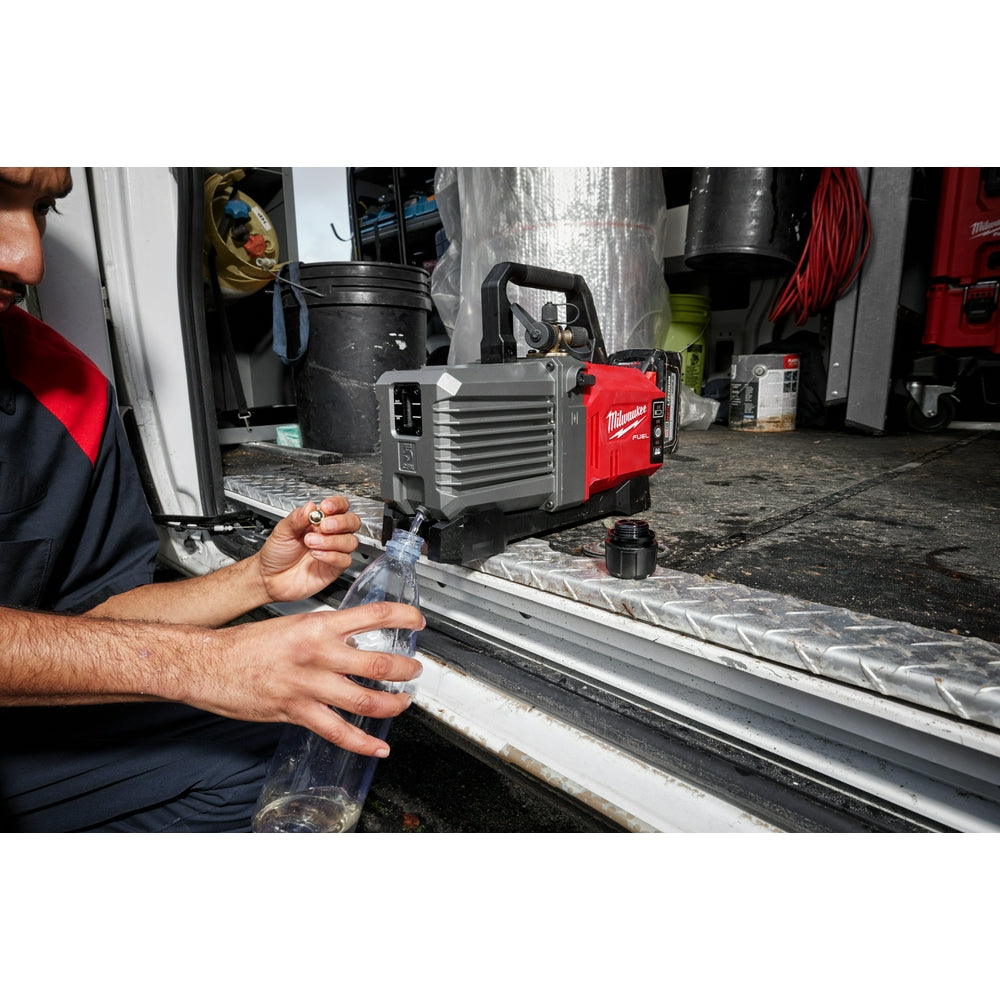Milwaukee 2941-21 M18 FUEL 18V 5 CFM Cordless Li-Ion Vacuum Pump