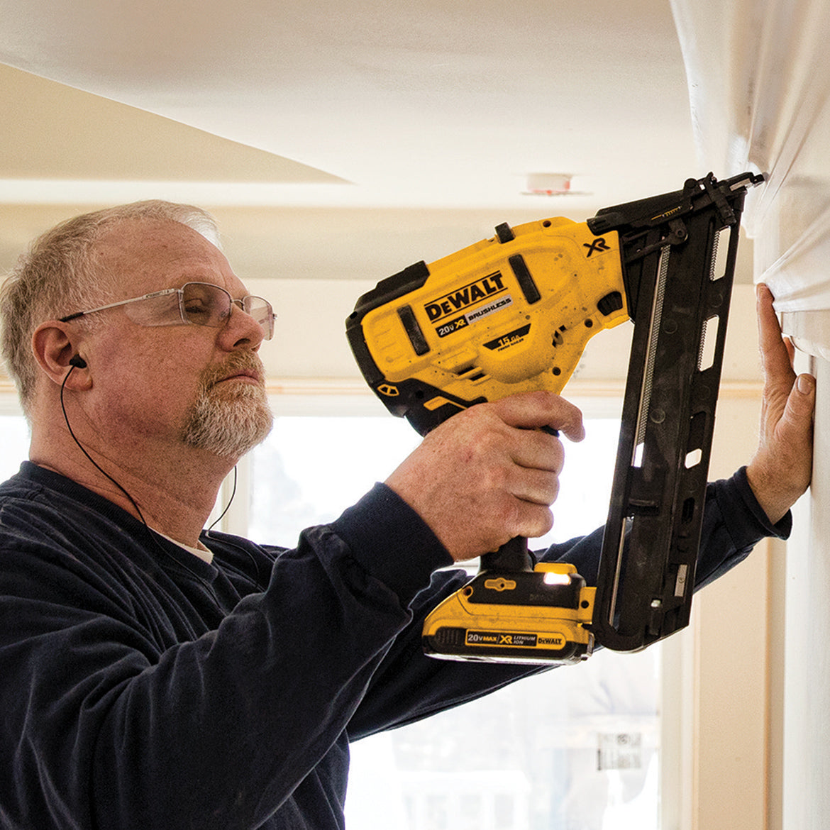 Brad Nailer Kit Dewalt Dcn650 Nails DeWALT DCN650D1 20V MAX XR 15