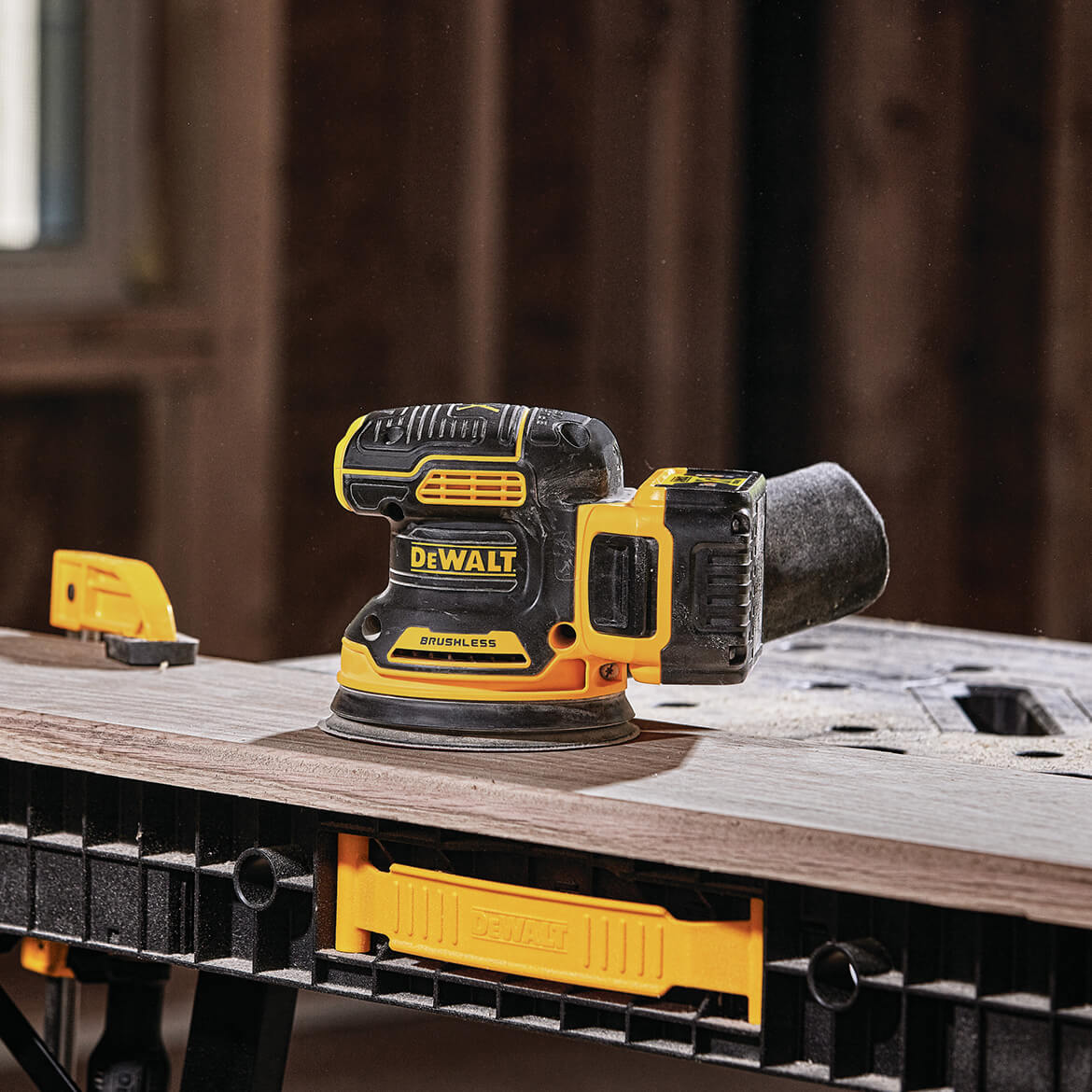 DeWALT DCW210B 20V 5-Inch Cordless Random Orbital Sander Bare